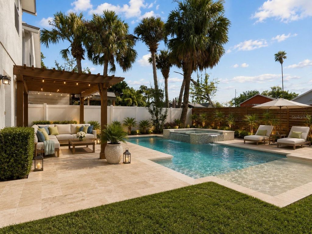 Image 37 of property listing at 2601 E LAKE AVENUE A, Tampa, FL 33610