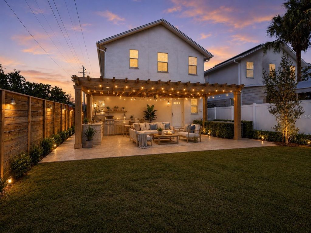 Image 42 of property listing at 2601 E LAKE AVENUE A, Tampa, FL 33610