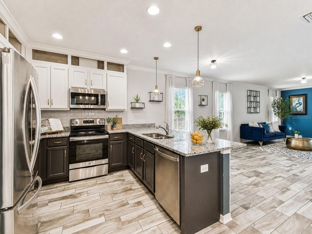 Image 9 of property listing at 2601 E LAKE AVENUE A, Tampa, FL 33610