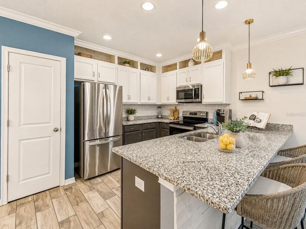 Image 10 of property listing at 2601 E LAKE AVENUE A, Tampa, FL 33610