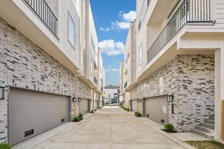 1405 W 21st St A, Houston, TX 77008