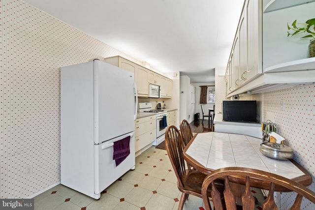 16 STOCKTON RD, Kendall Park, NJ 08824