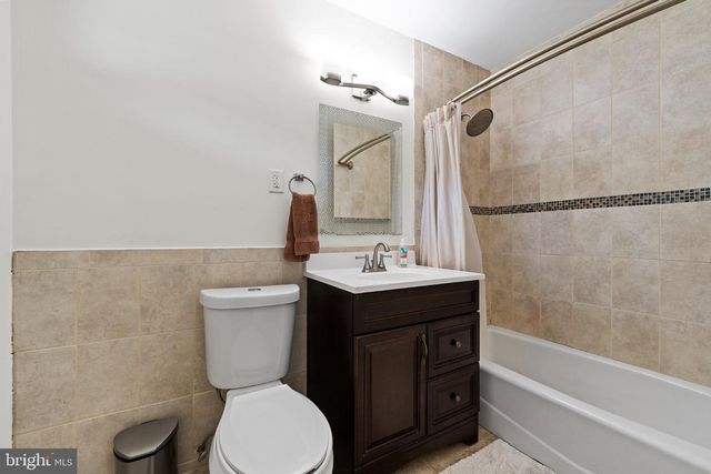 16 STOCKTON RD, Kendall Park, NJ 08824