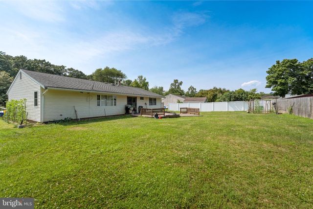 16 STOCKTON RD, Kendall Park, NJ 08824