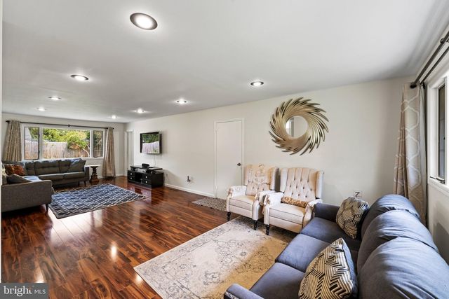 16 STOCKTON RD, Kendall Park, NJ 08824