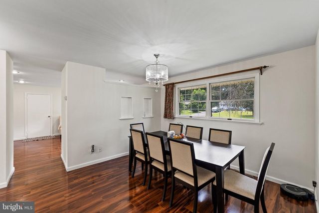 16 STOCKTON RD, Kendall Park, NJ 08824