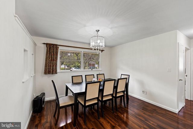 16 STOCKTON RD, Kendall Park, NJ 08824