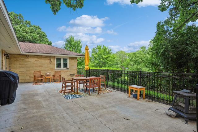 2105 Park Avenue, Des Moines, IA 50321