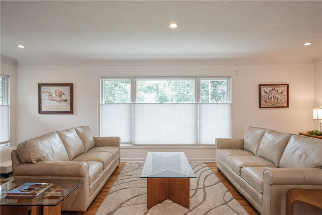 2105 Park Avenue, Des Moines, IA 50321