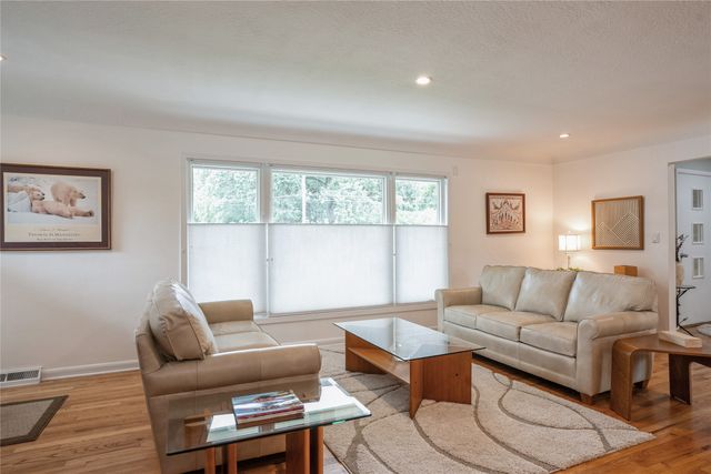 2105 Park Avenue, Des Moines, IA 50321