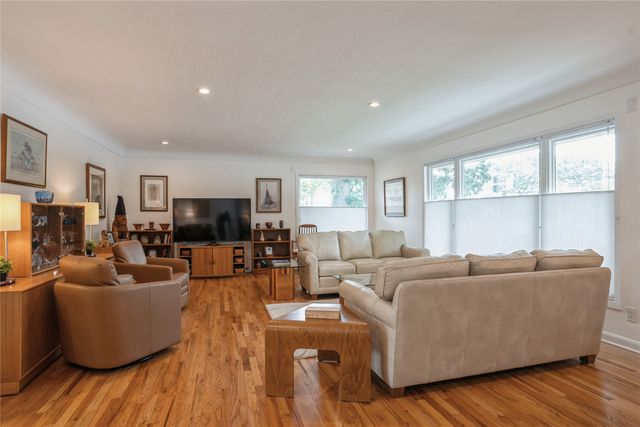2105 Park Avenue, Des Moines, IA 50321