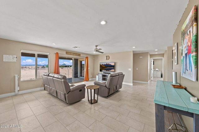 33201 W Siesta Way, Tonopah, AZ 85354