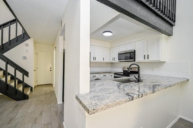 12916 Wirevine Lane 243, Houston, TX 77072