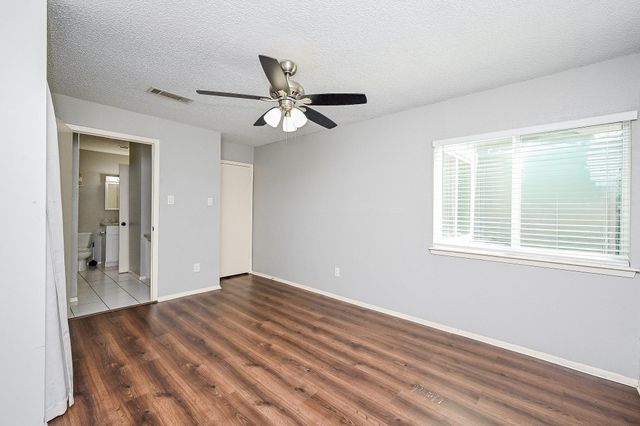 12916 Wirevine Lane 243, Houston, TX 77072