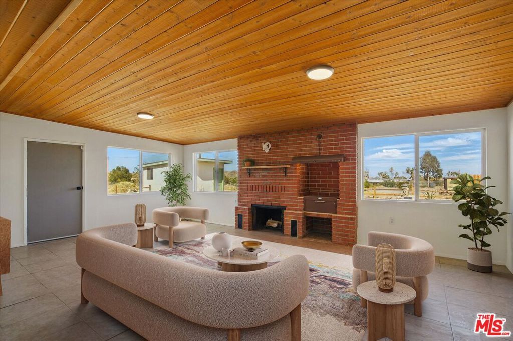 6391 Ruth Drive, Yucca Valley, CA 92284