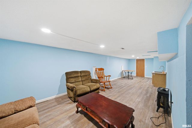 809 E REPUBLIC Street, Peoria, IL 61603
