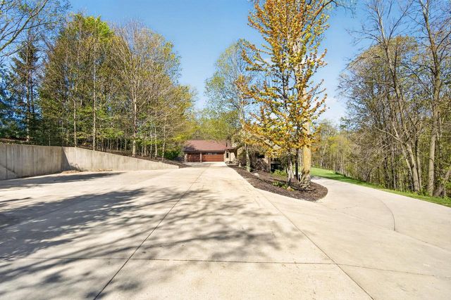 9355 St Kilian HEIGHTS, Allenton, WI 53002