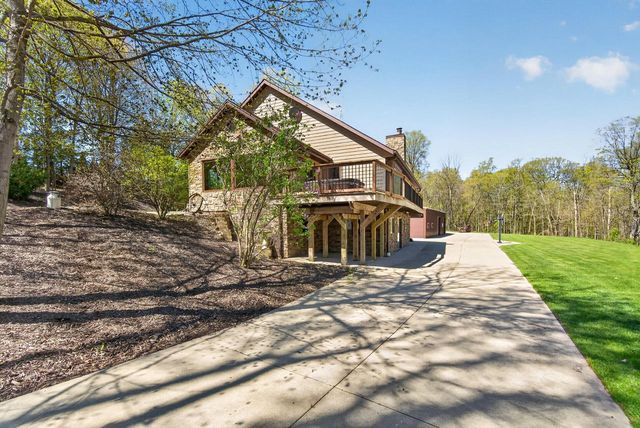 9355 St Kilian HEIGHTS, Allenton, WI 53002