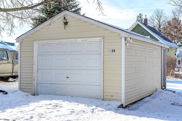 3325 22nd Avenue S, Minneapolis, MN 55407