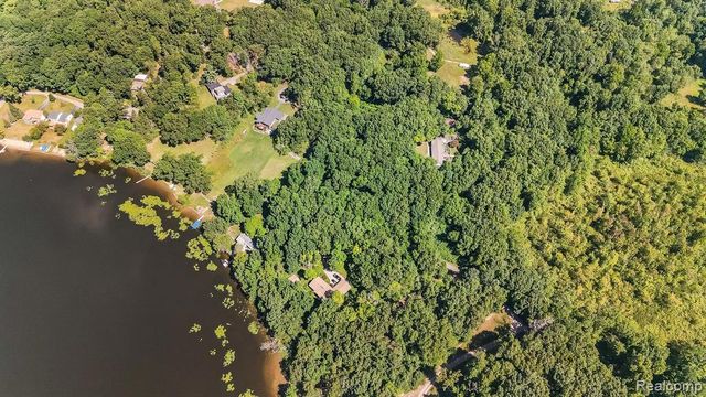 0 E Coon Lake Trail, Howell, MI 48843