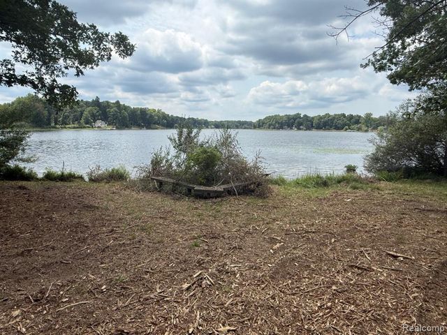 0 E Coon Lake Trail, Howell, MI 48843