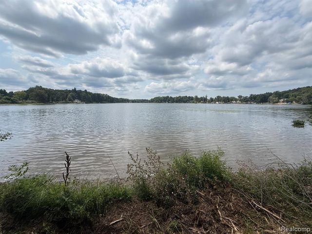 0 E Coon Lake Trail, Howell, MI 48843