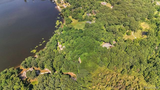 0 E Coon Lake Trail, Howell, MI 48843