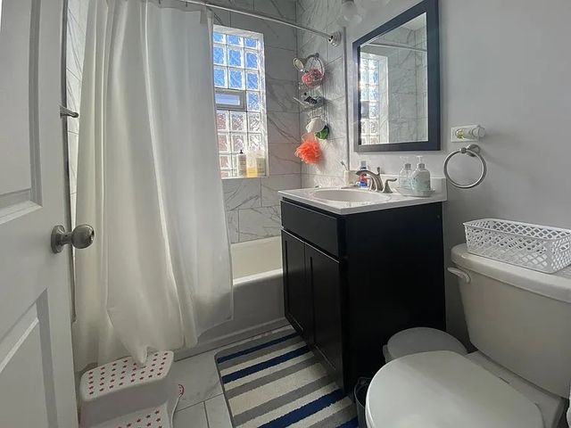 5354 W BYRON Street 2, Chicago, IL 60641