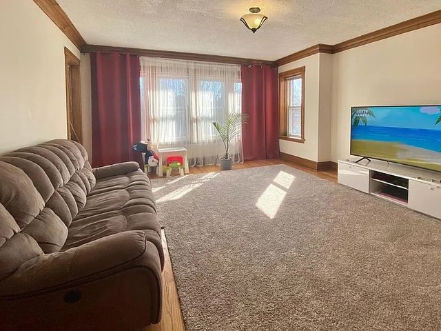 5354 W BYRON Street 2, Chicago, IL 60641