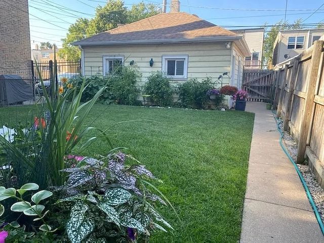 5354 W BYRON Street 2, Chicago, IL 60641