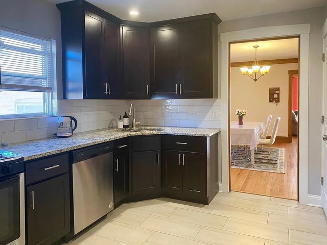 5354 W BYRON Street 2, Chicago, IL 60641