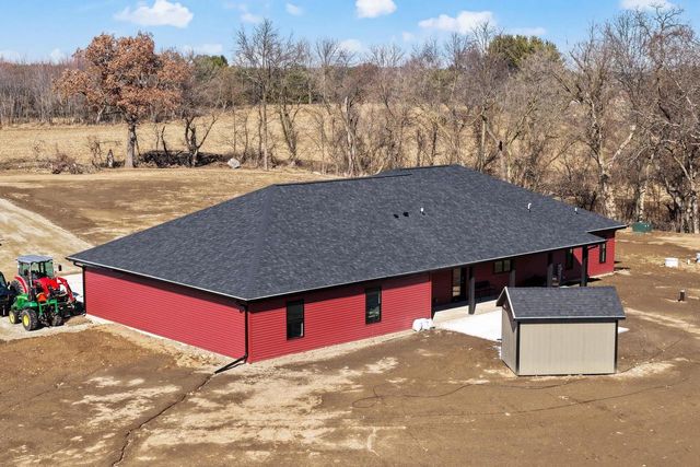 11218 N Crocker Road, Brooklyn, WI 53521