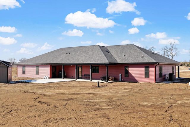 11218 N Crocker Road, Brooklyn, WI 53521