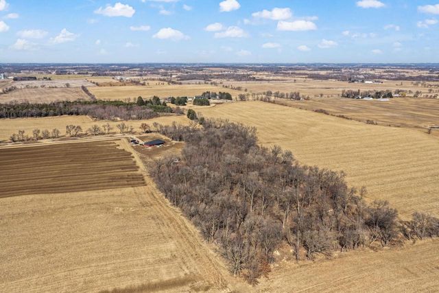 11218 N Crocker Road, Brooklyn, WI 53521