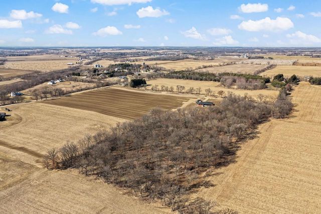 11218 N Crocker Road, Brooklyn, WI 53521