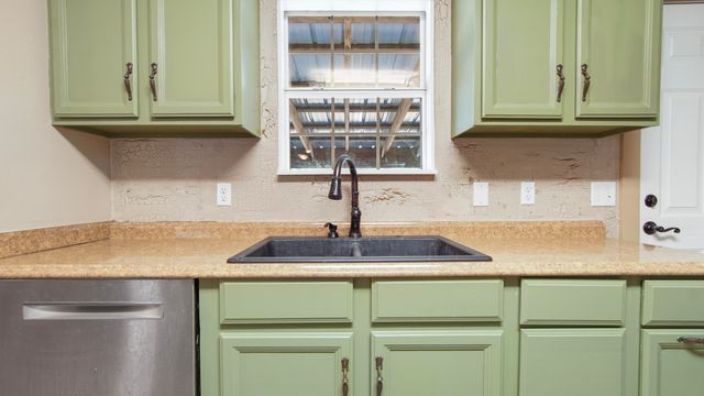 6837 Co Highway 1087, Defuniak Springs, FL 32433