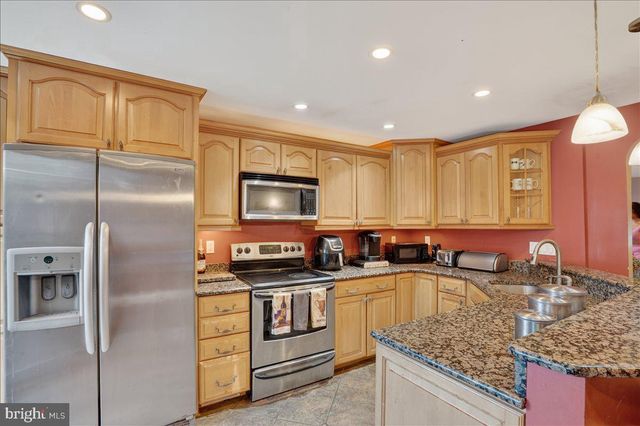 5144 WHITEHALL DR, Clifton Heights, PA 19018