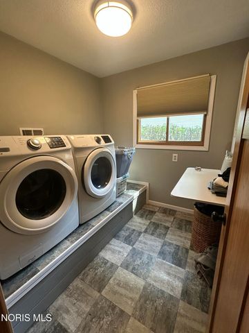 3640 Woodspring Road, Sylvania, OH 43560