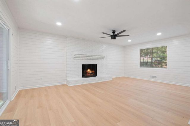 920 Kings Court, Woodstock, GA 30189
