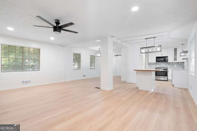 920 Kings Court, Woodstock, GA 30189