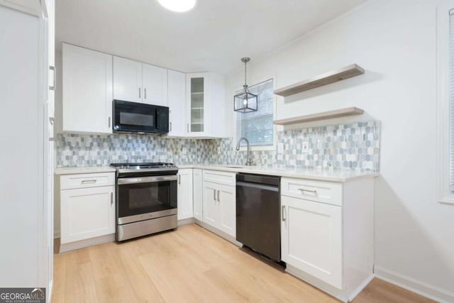 920 Kings Court, Woodstock, GA 30189