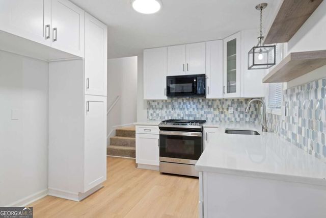 920 Kings Court, Woodstock, GA 30189