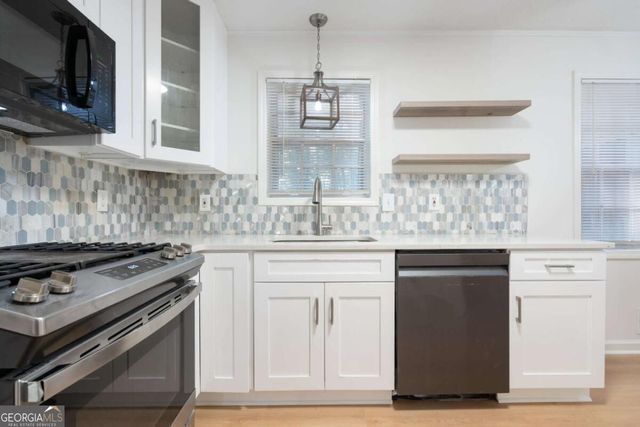 920 Kings Court, Woodstock, GA 30189