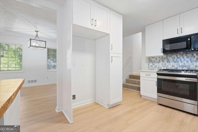 920 Kings Court, Woodstock, GA 30189
