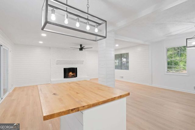 920 Kings Court, Woodstock, GA 30189
