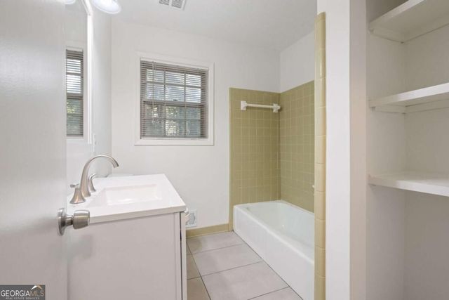 920 Kings Court, Woodstock, GA 30189