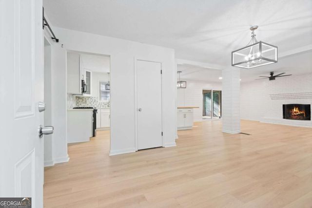 920 Kings Court, Woodstock, GA 30189