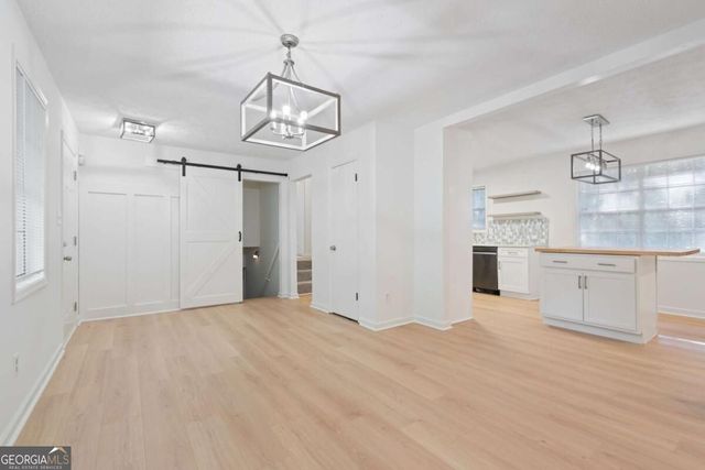 920 Kings Court, Woodstock, GA 30189