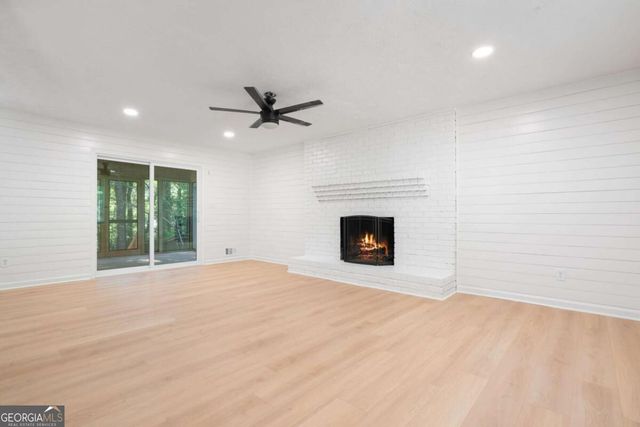 920 Kings Court, Woodstock, GA 30189