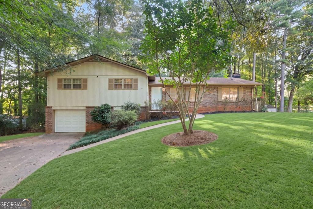 920 Kings Court, Woodstock, GA 30189